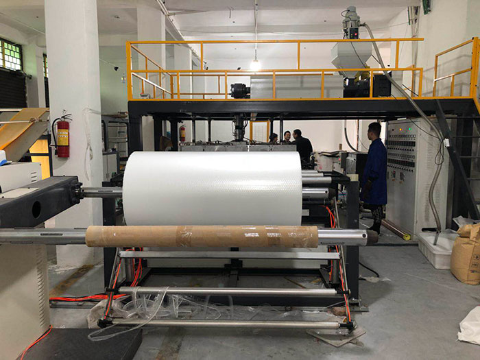 LS1600PE復(fù)合聚乙烯氣泡膜機(jī) 新型全自動(dòng)高速多層復(fù)合氣泡膜機(jī)組03
