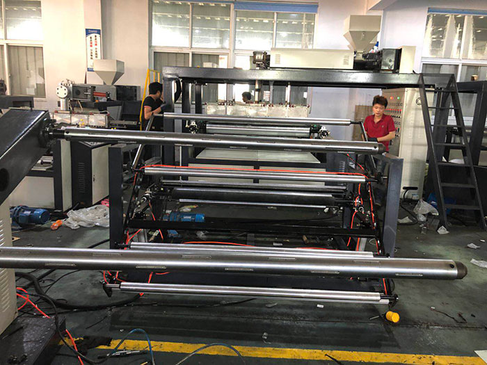 LSPE1800型四層復(fù)合氣泡膜機組珠光膜鍍鋁膜PE膜復(fù)合氣泡膜機01