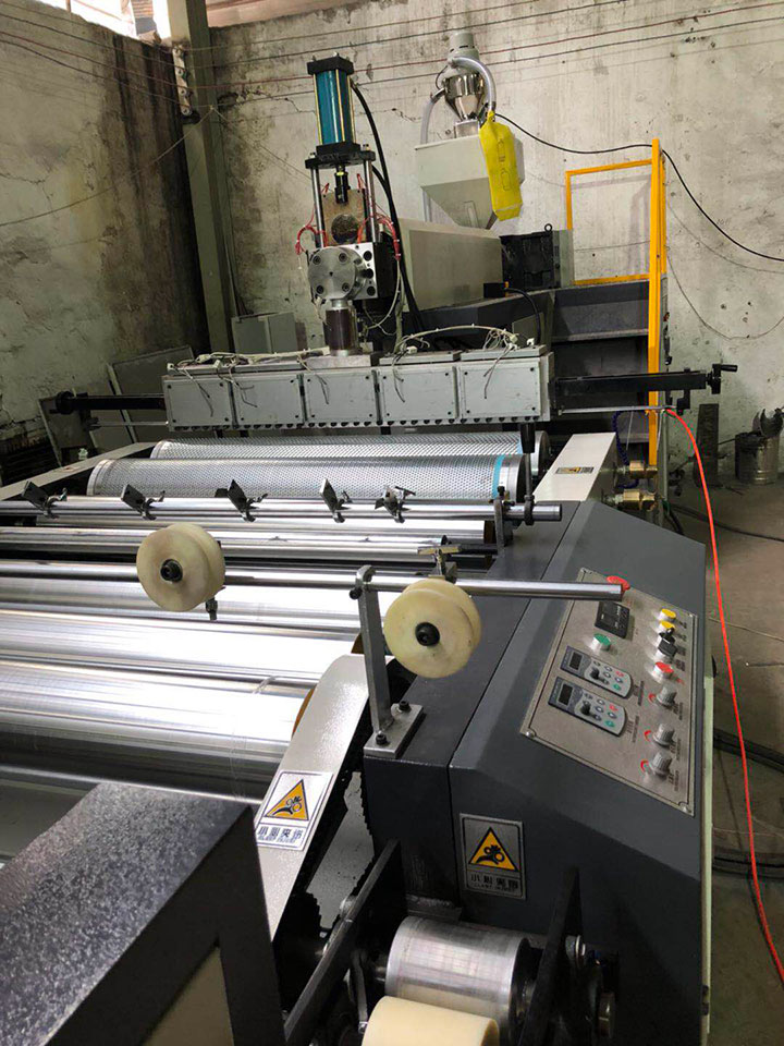 LSPE1500型緩沖復(fù)合PE氣泡膜機(jī)-全自動(dòng)高速氣墊膜機(jī)-氣泡膜機(jī)器
