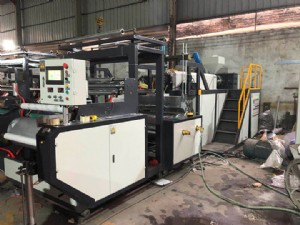 LSPE1000型流延纏繞膜機(jī)保鮮膜機(jī)-全自動(dòng)拉伸纏繞膜機(jī)器